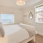 Host & - Solimar House *