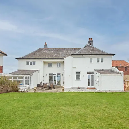 Host & - Solimar House Holiday home Whitby