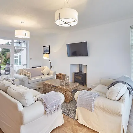 Host & - Solimar House Whitby