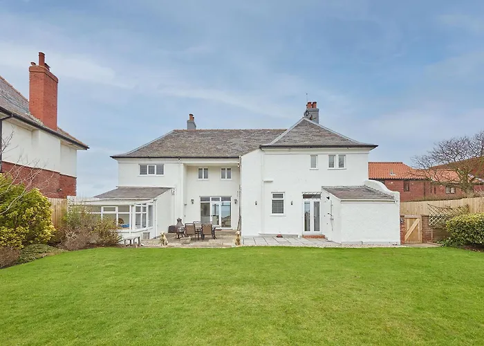 Host & - Solimar House Holiday home Whitby