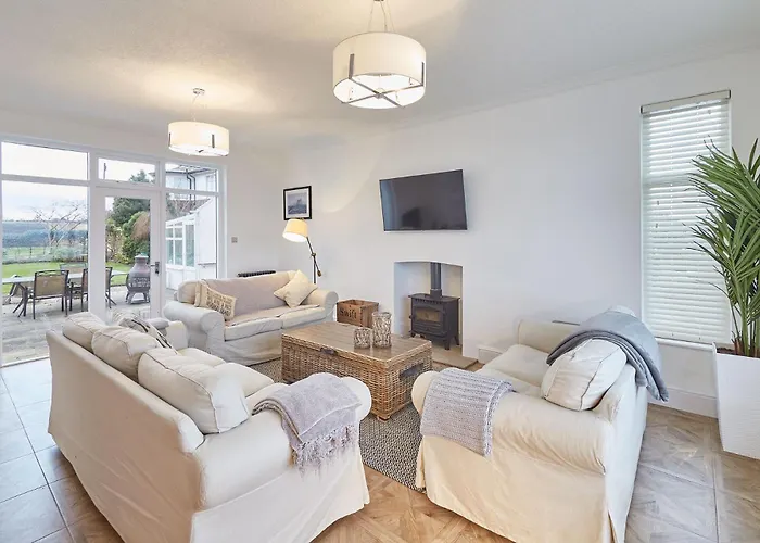 Host & - Solimar House Whitby