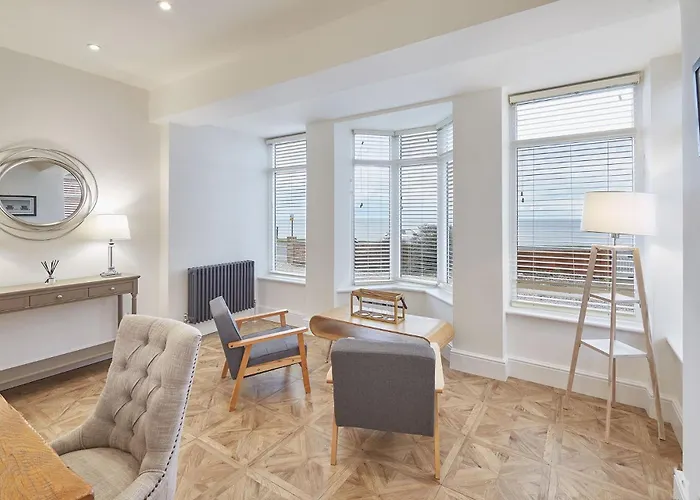 Host & - Solimar House * Whitby